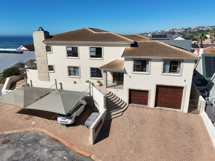 9 Bedroom Property for Sale in Wavecrest Eastern Cape